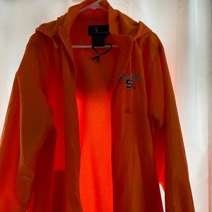 Syracuse Orange lined XL windbreaker w/removable hood. Embroidered Syr logo.